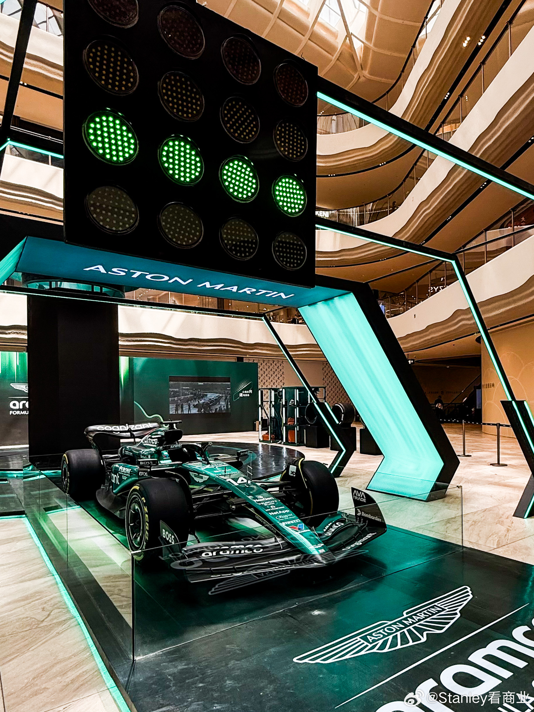 关于雷诺车队翻盘阿斯顿马丁，塞恩斯状态火热的信息